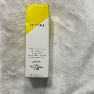 Nuori 
Vital Repair Serum - Yellow & White